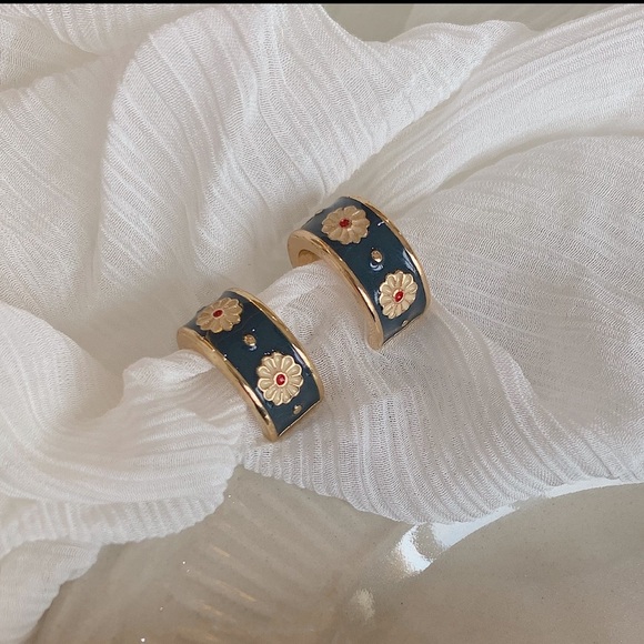 Enamel & gold navy floral small hoops β¨π· - Picture 3 of 4